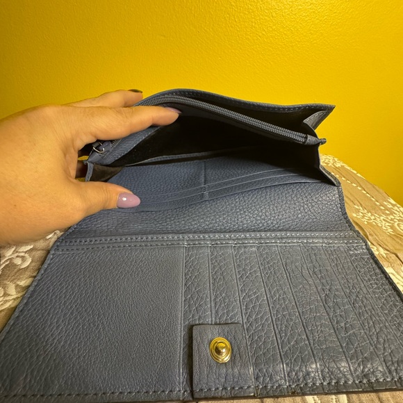 ❌❌ON HOLD❌❌ Gucci Blue Leather Wallet - Picture 4 of 6
